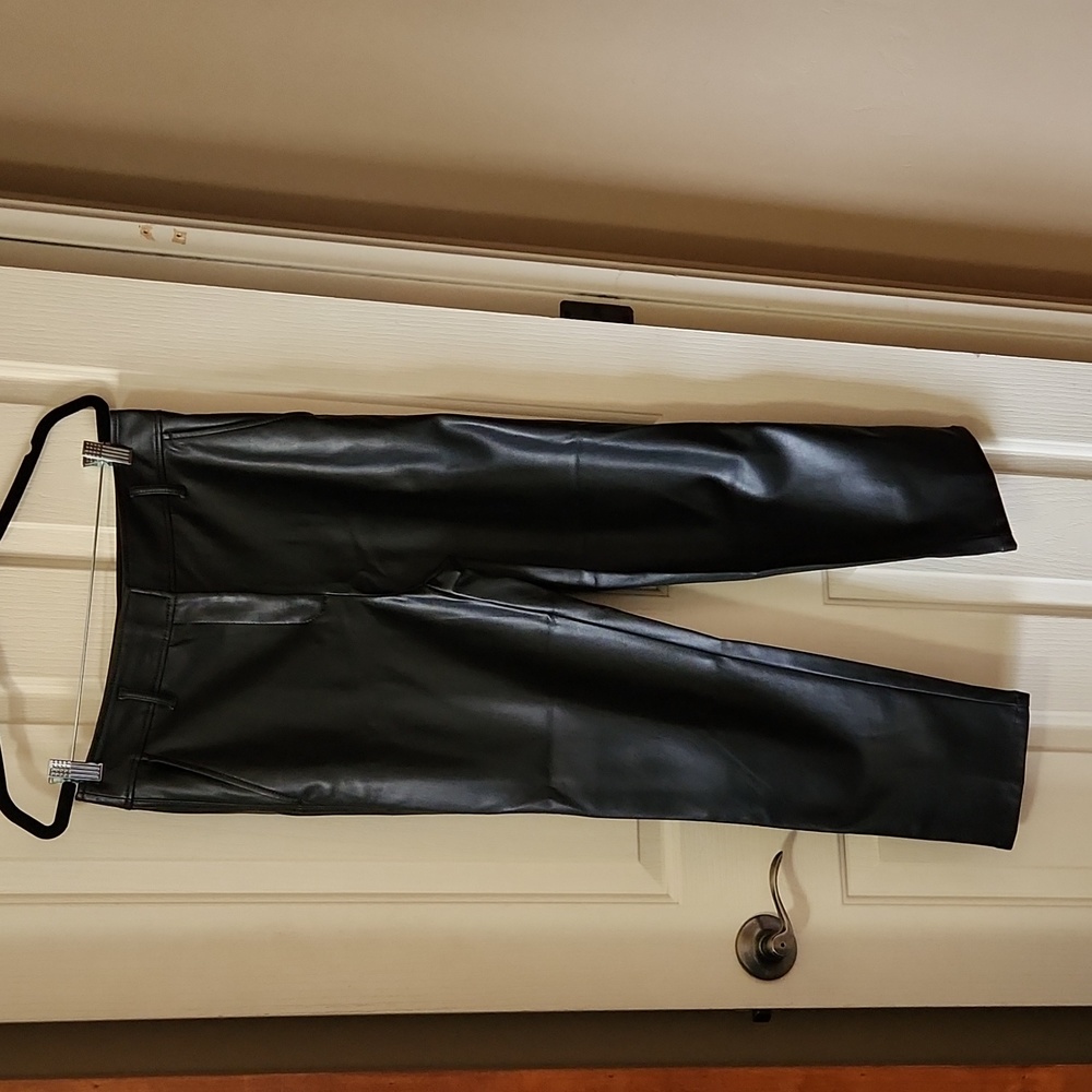 Loft faux leather high rise cropped pants sz 6